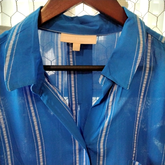 Women's Button Down Blouse EUC - Picture 3 of 8